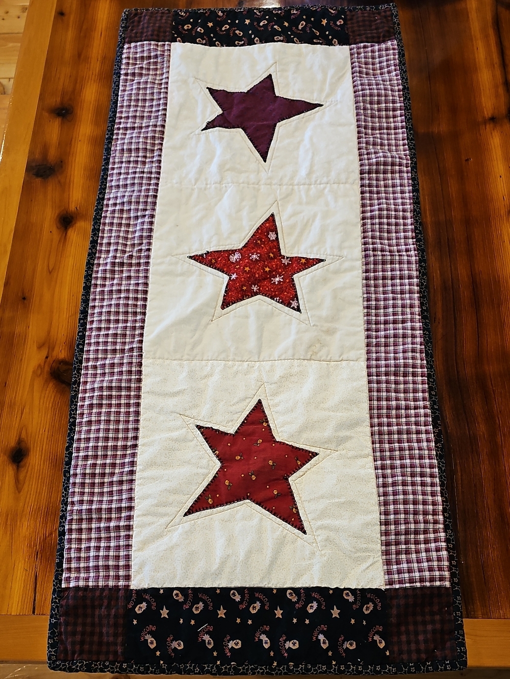 Star Patchwork Table Runner in Red, Burgundy, Cream